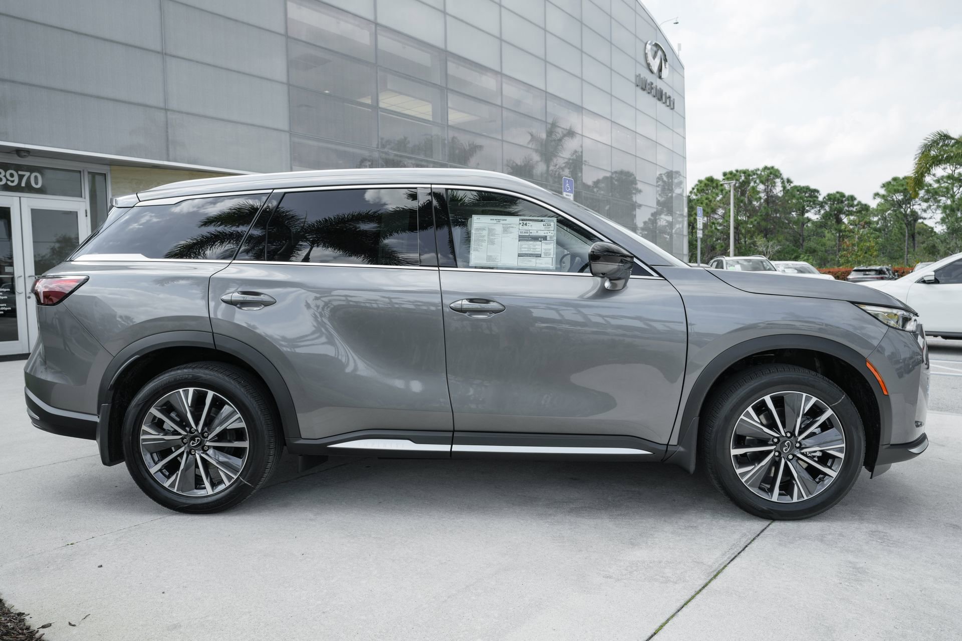 New 2026 INFINITI QX60 Luxe w/ Family Package image 23