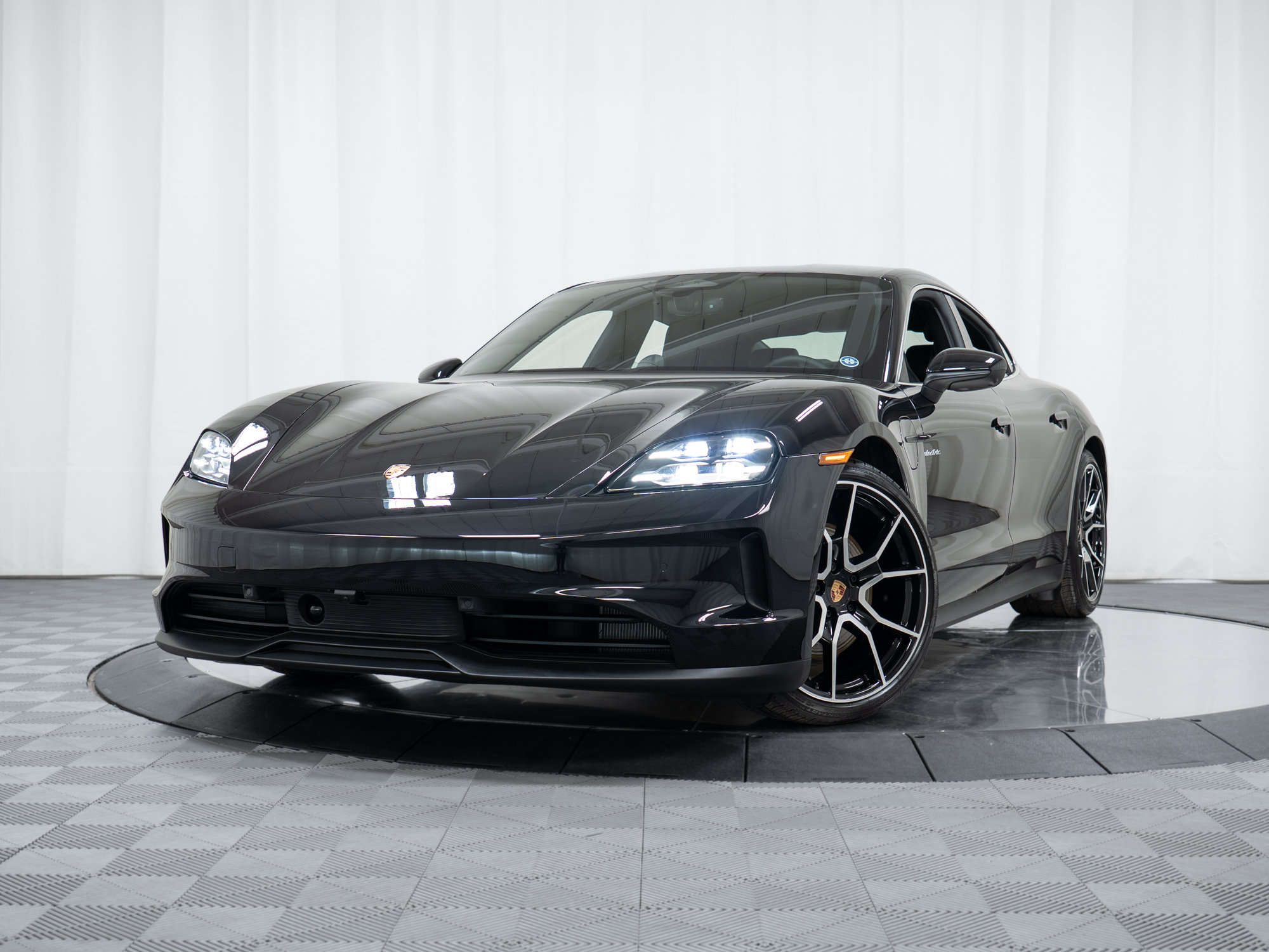 New 2026 Porsche Taycan 4S AWD/4WD image 32
