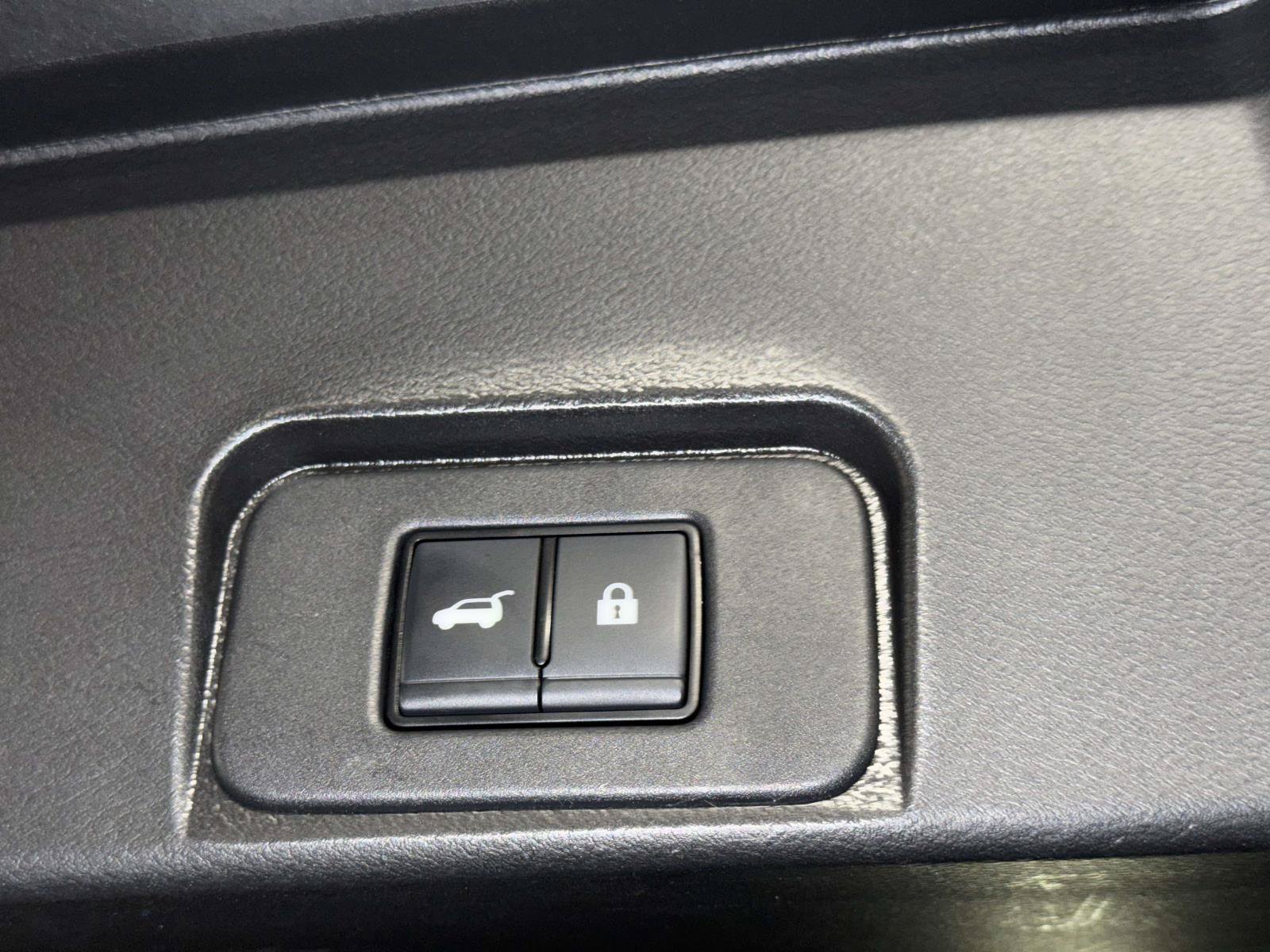 Used 2023 Nissan Rogue SV w/ SV Premium Package AWD/4WD image 18