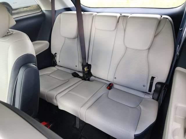 Certified 2025 Kia Carnival SX Prestige FWD image 16