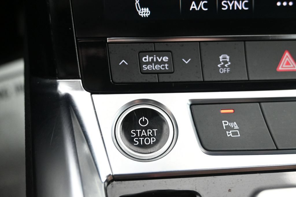 Used 2022 Audi e-tron Premium w/ Convenience Plus Package AWD/4WD image 20