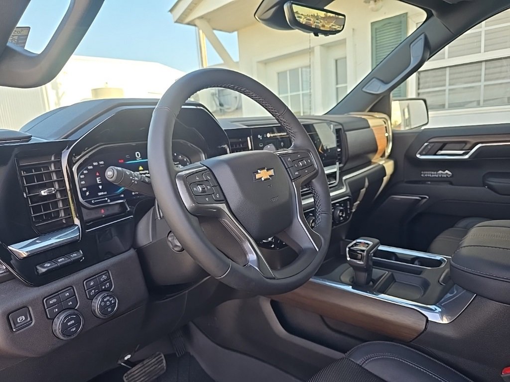 Used 2024 Chevrolet Silverado 1500 High Country w/ High Country Premium Package image 14