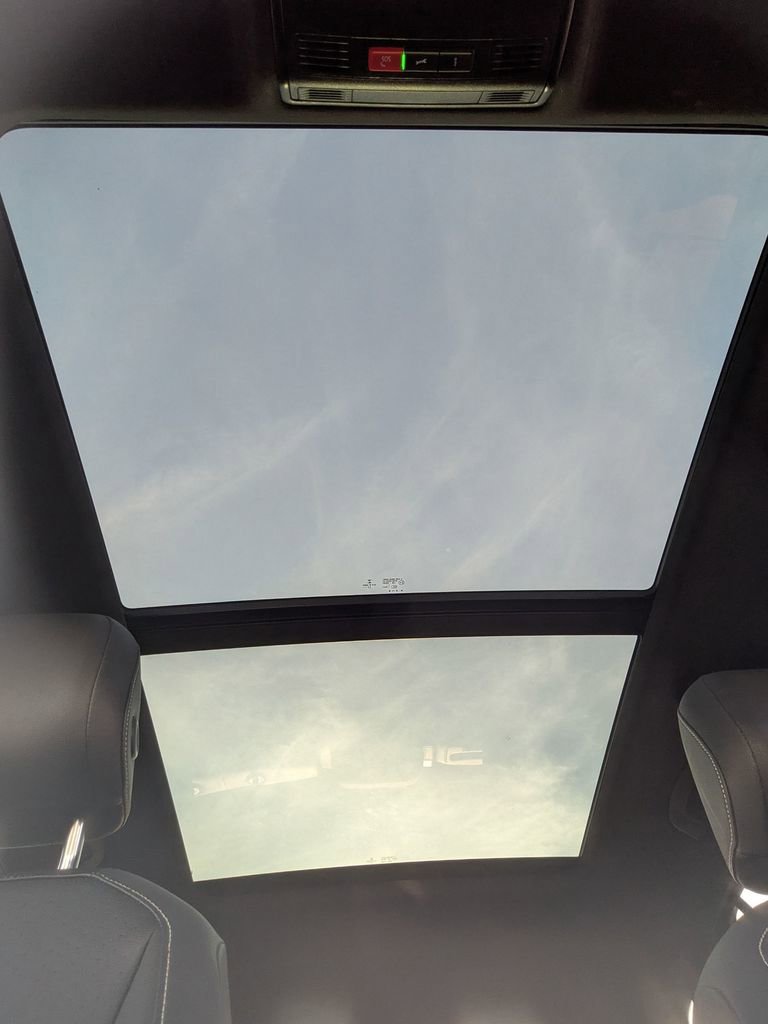 Used 2023 Volkswagen Tiguan SE R-Line image 24