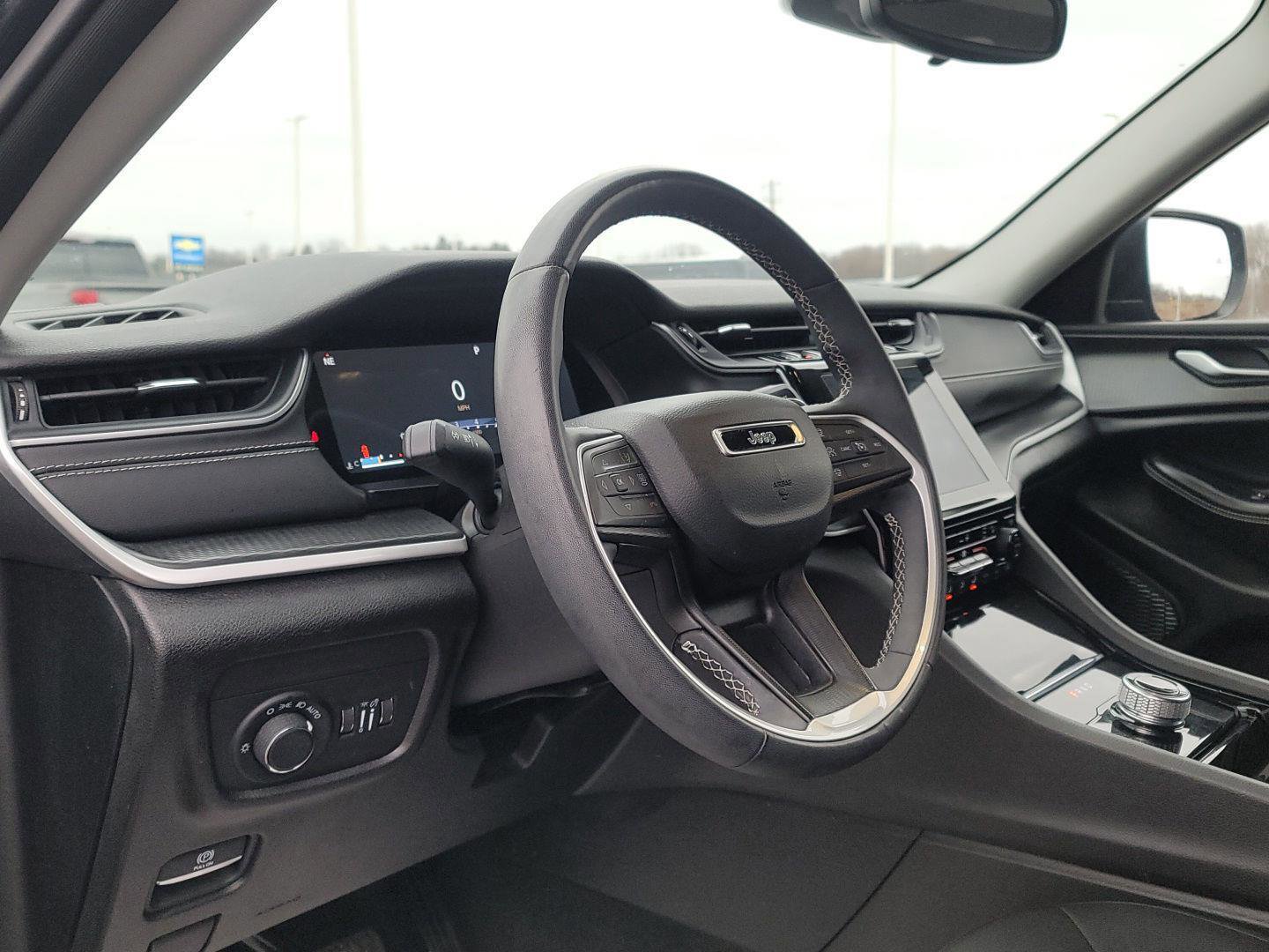 Used 2023 Jeep Grand Cherokee Laredo w/ Luxury Tech Group I image 21