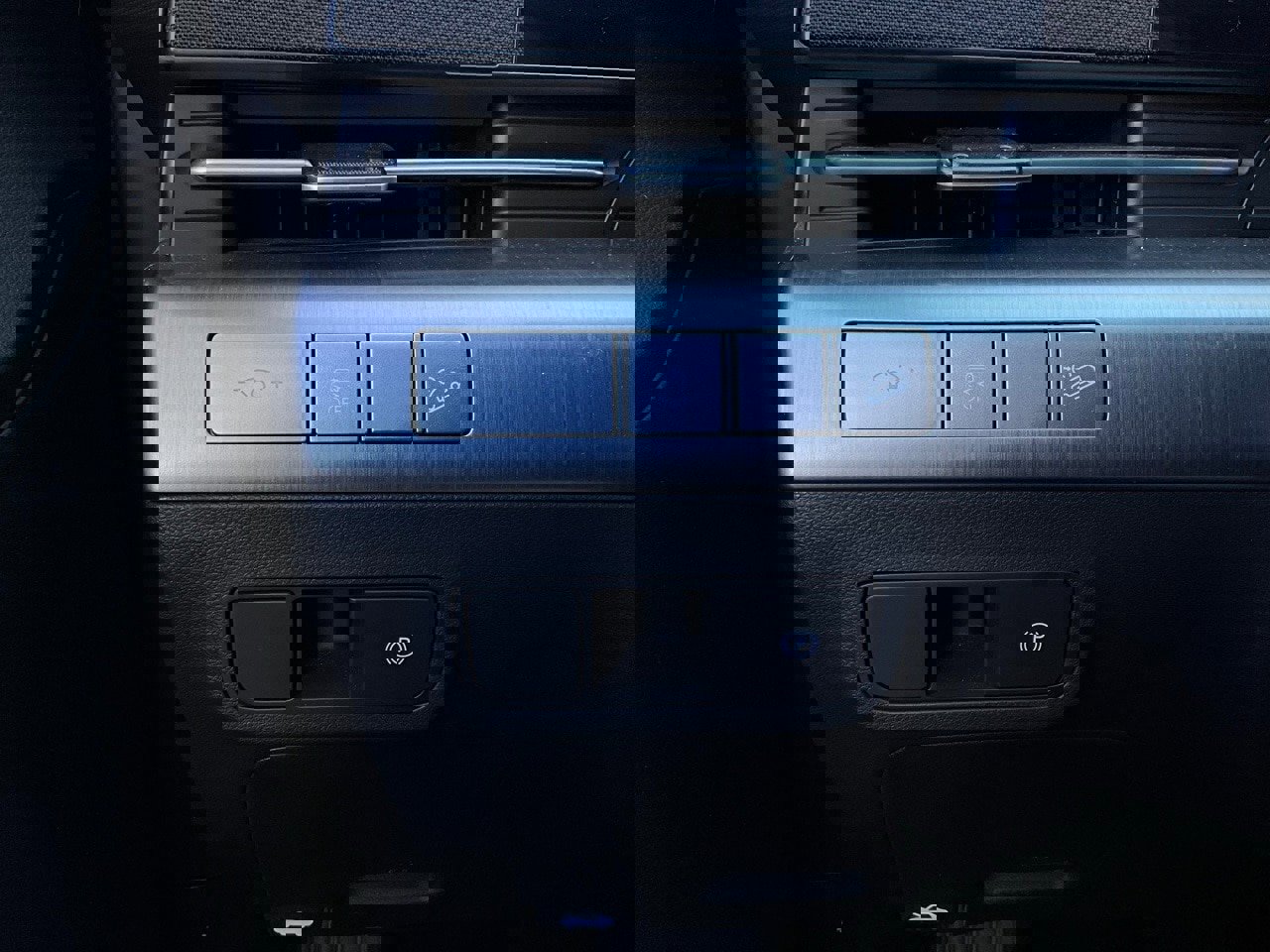 Used 2025 Hyundai Kona SEL image 22