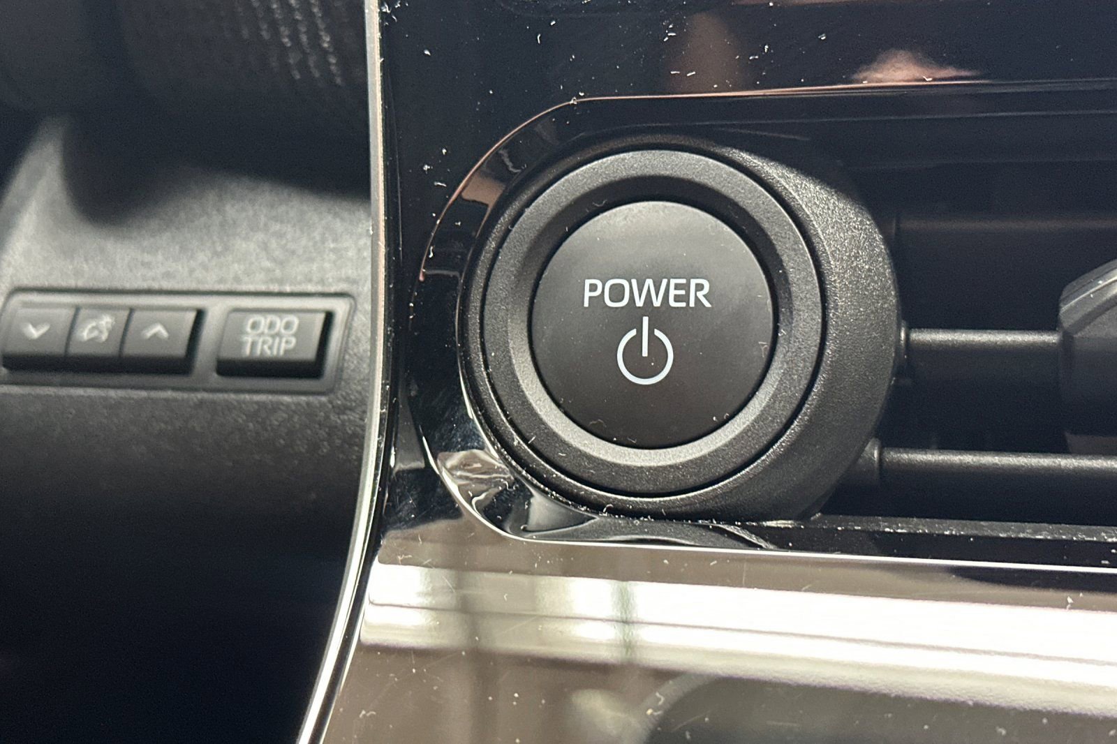 Used 2024 Subaru Solterra Limited image 30