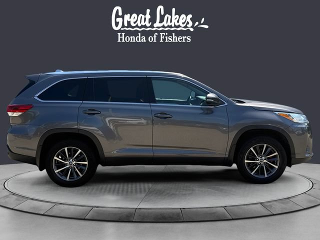 Used 2019 Toyota Highlander XLE AWD/4WD image 6