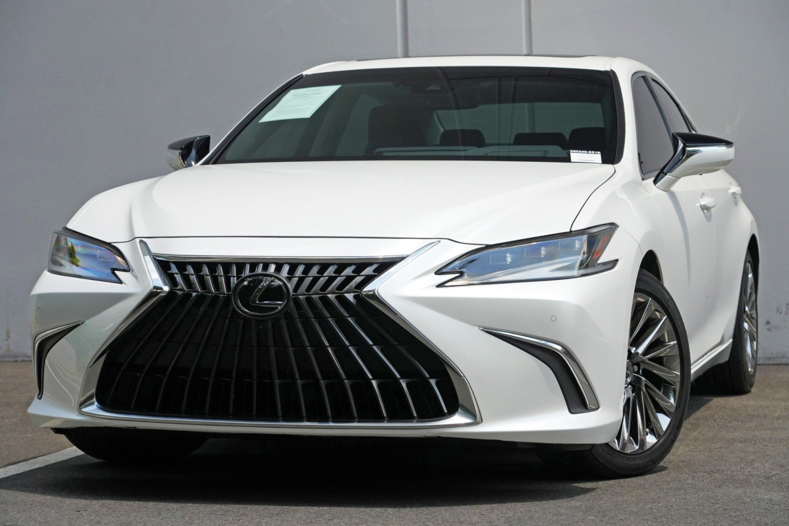 Used 2024 Lexus ES 300h w/ Accessory Package (Z2) FWD image 3