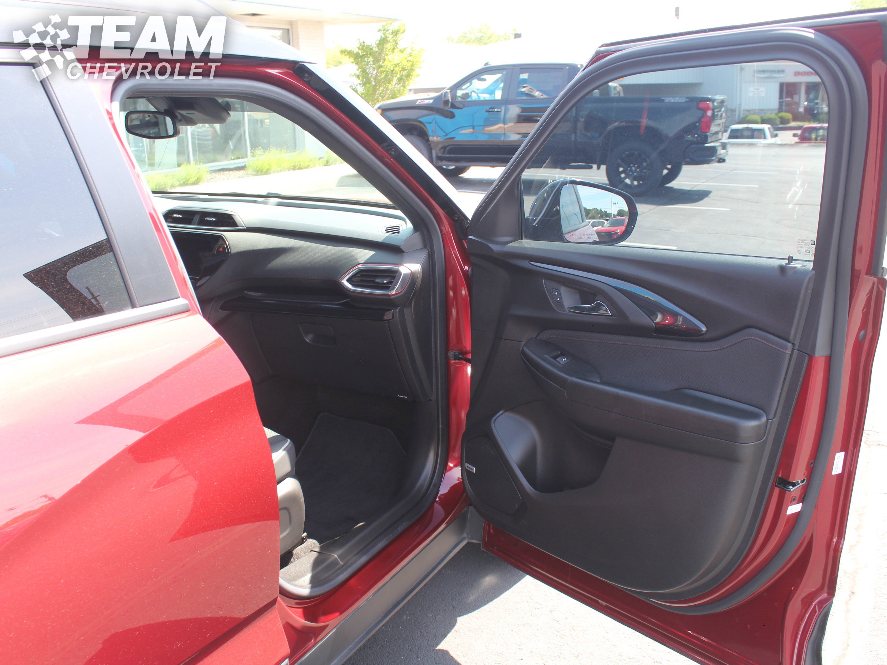 Used 2023 Chevrolet TrailBlazer RS w/ Sun and Liftgate Package FWD image 27