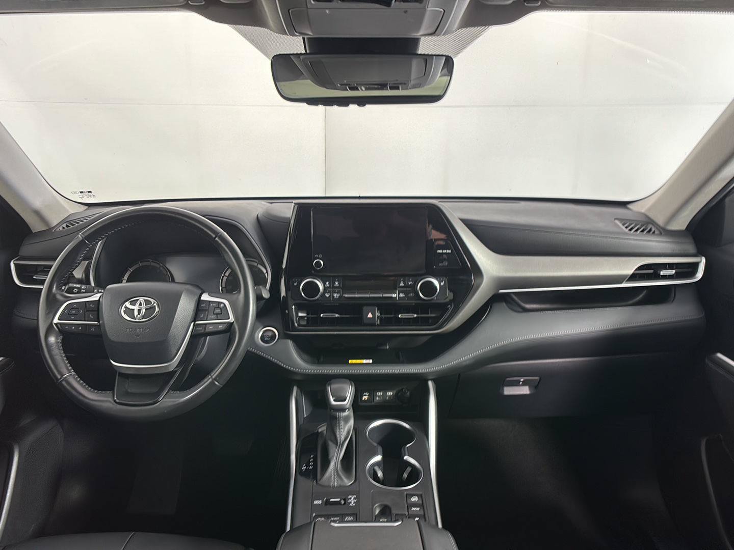 Used 2024 Toyota Highlander XLE AWD/4WD image 21