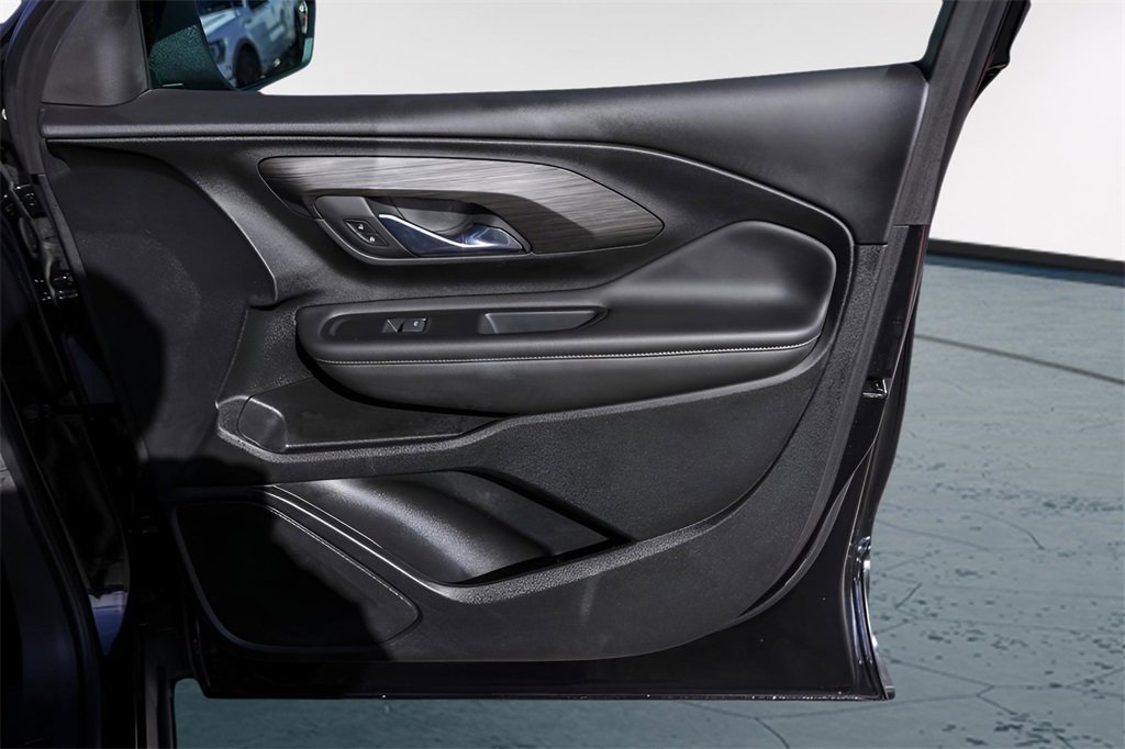 Used 2023 GMC Terrain SLE w/ Driver Convenience Package image 30