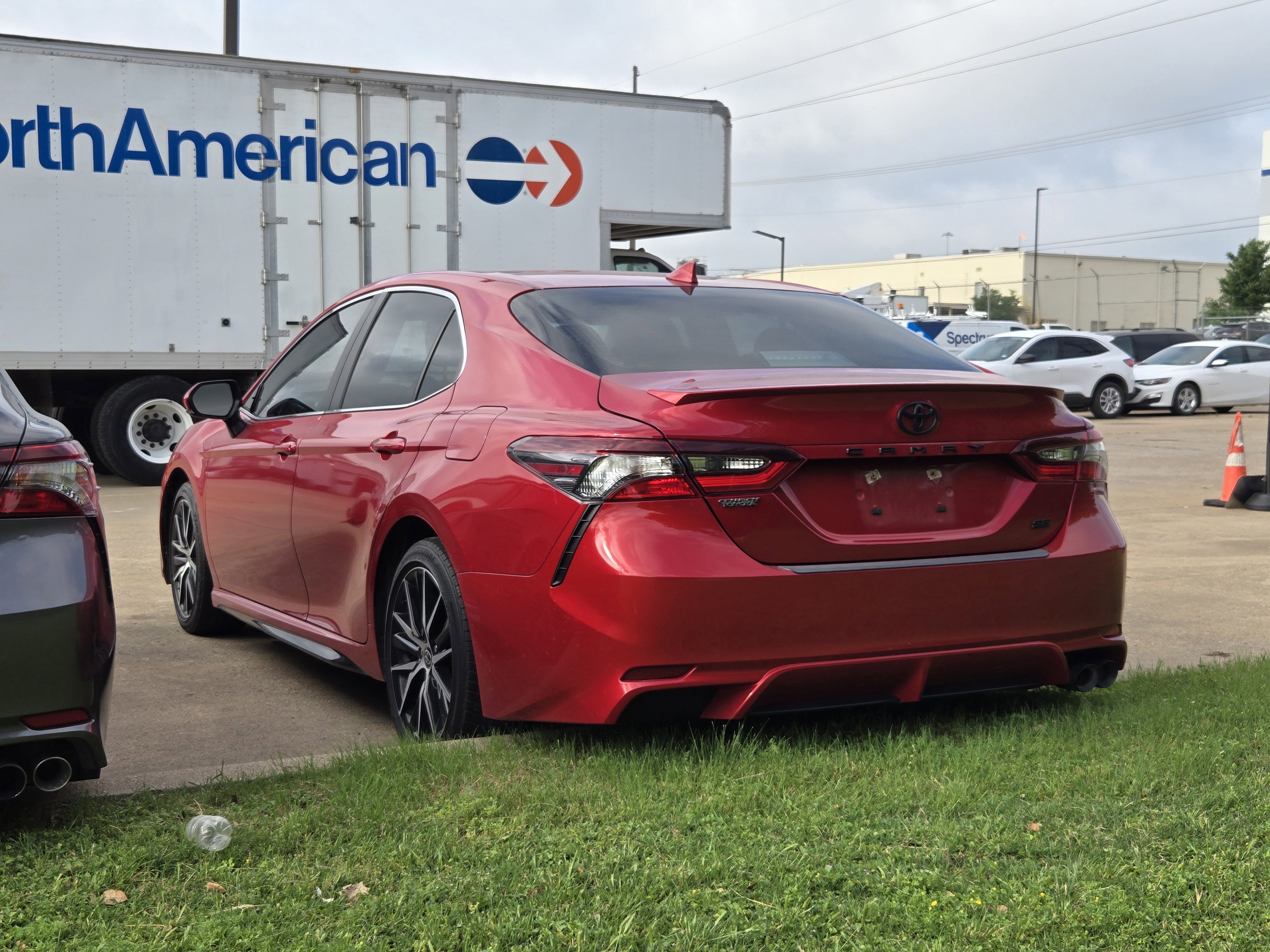 Used 2022 Toyota Camry SE image 6