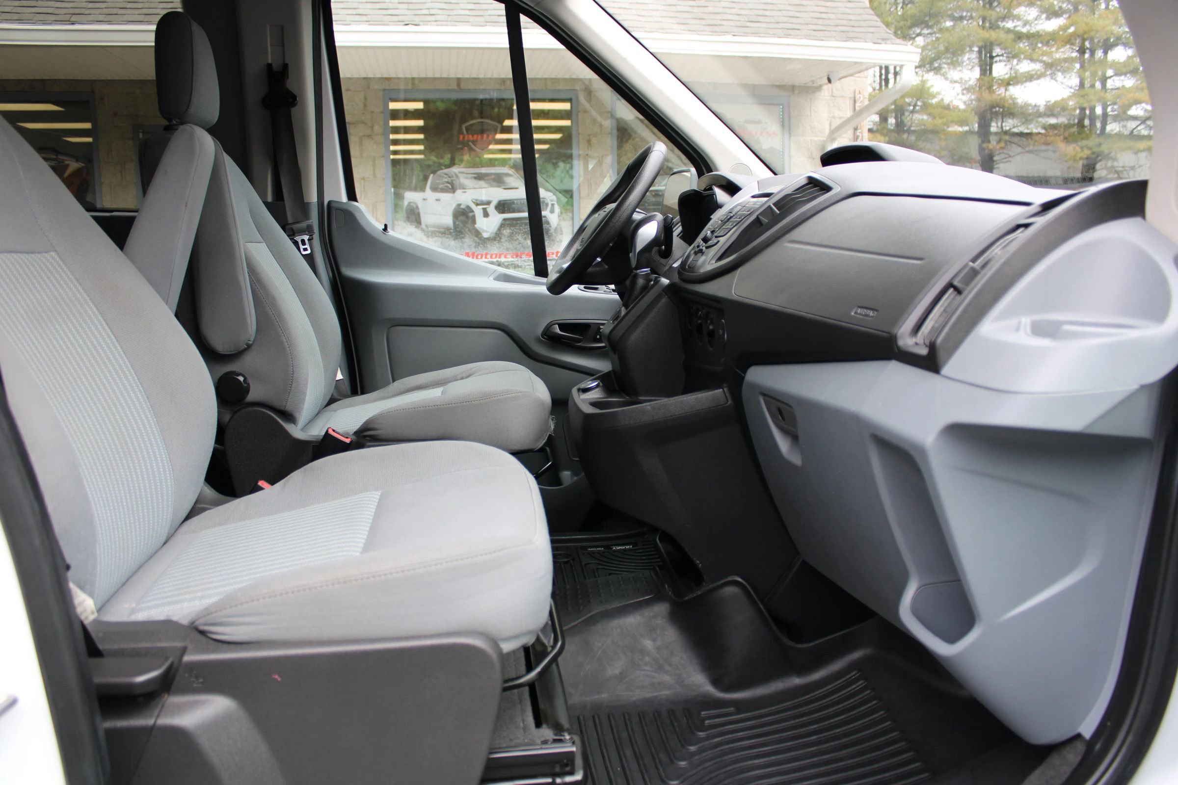Used 2019 Ford Transit 350 XLT image 18