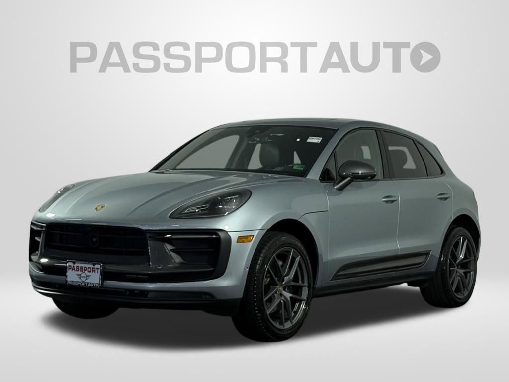 Used 2025 Porsche Macan AWD/4WD image 1