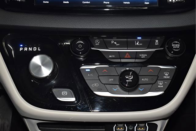 Certified 2024 Chrysler Pacifica Touring-L FWD image 28
