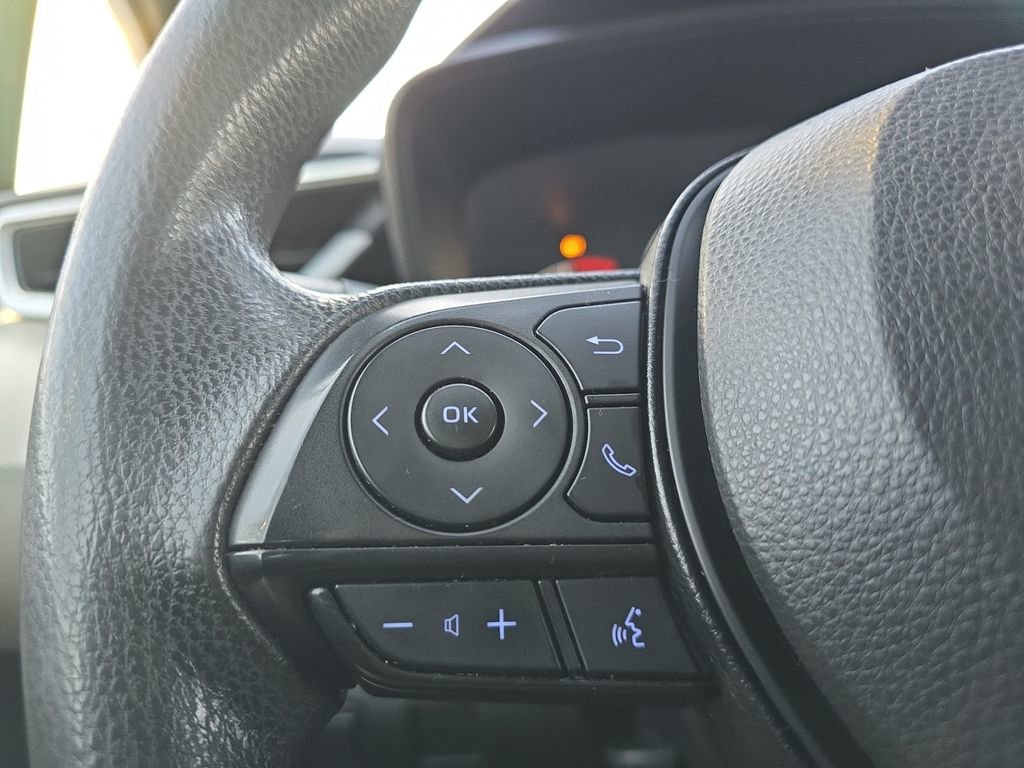 Used 2022 Toyota Corolla LE image 29