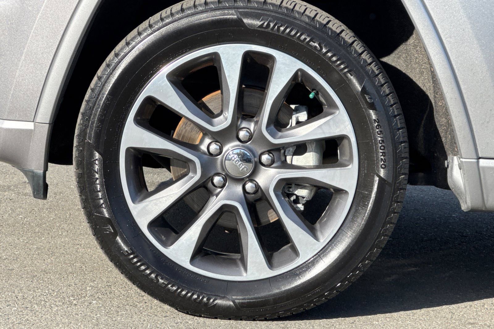 Used 2017 Jeep Grand Cherokee Overland image 11