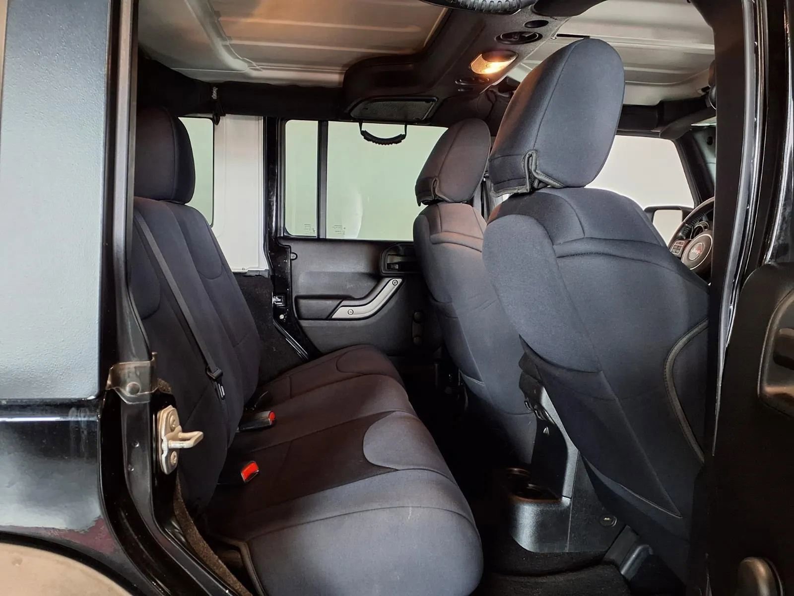 Used 2015 Jeep Wrangler Unlimited Sport w/ Connectivity Group image 8