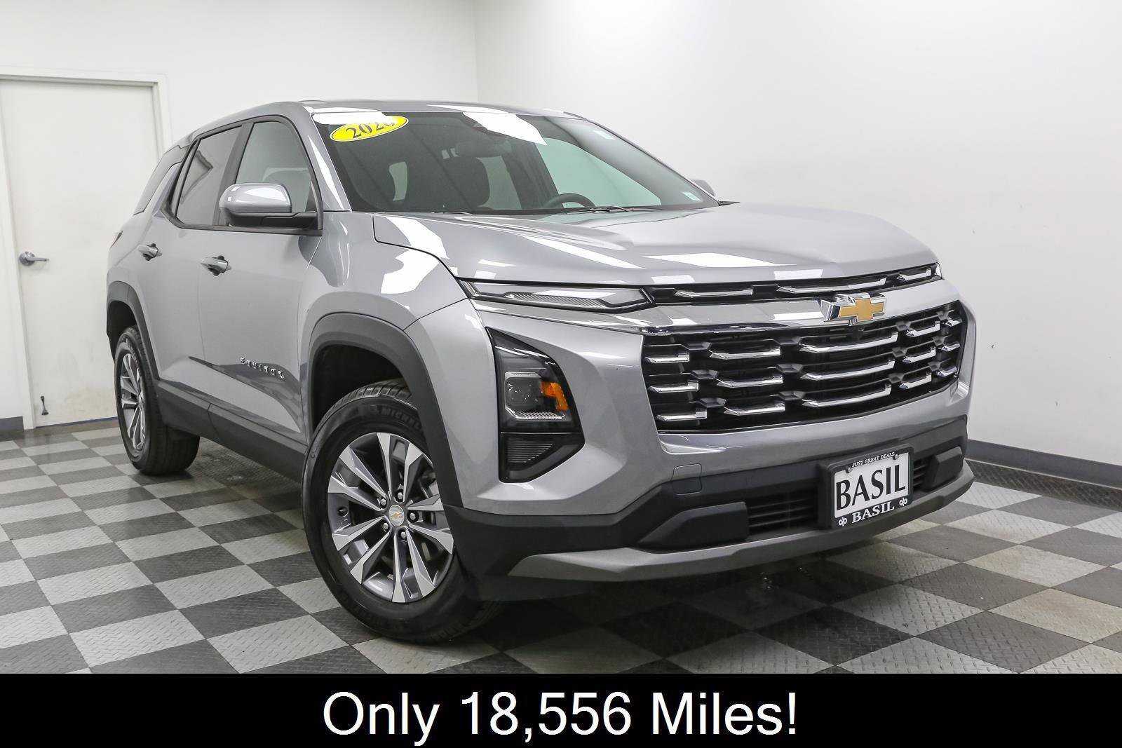 Used 2026 Chevrolet Equinox LT AWD/4WD image 2
