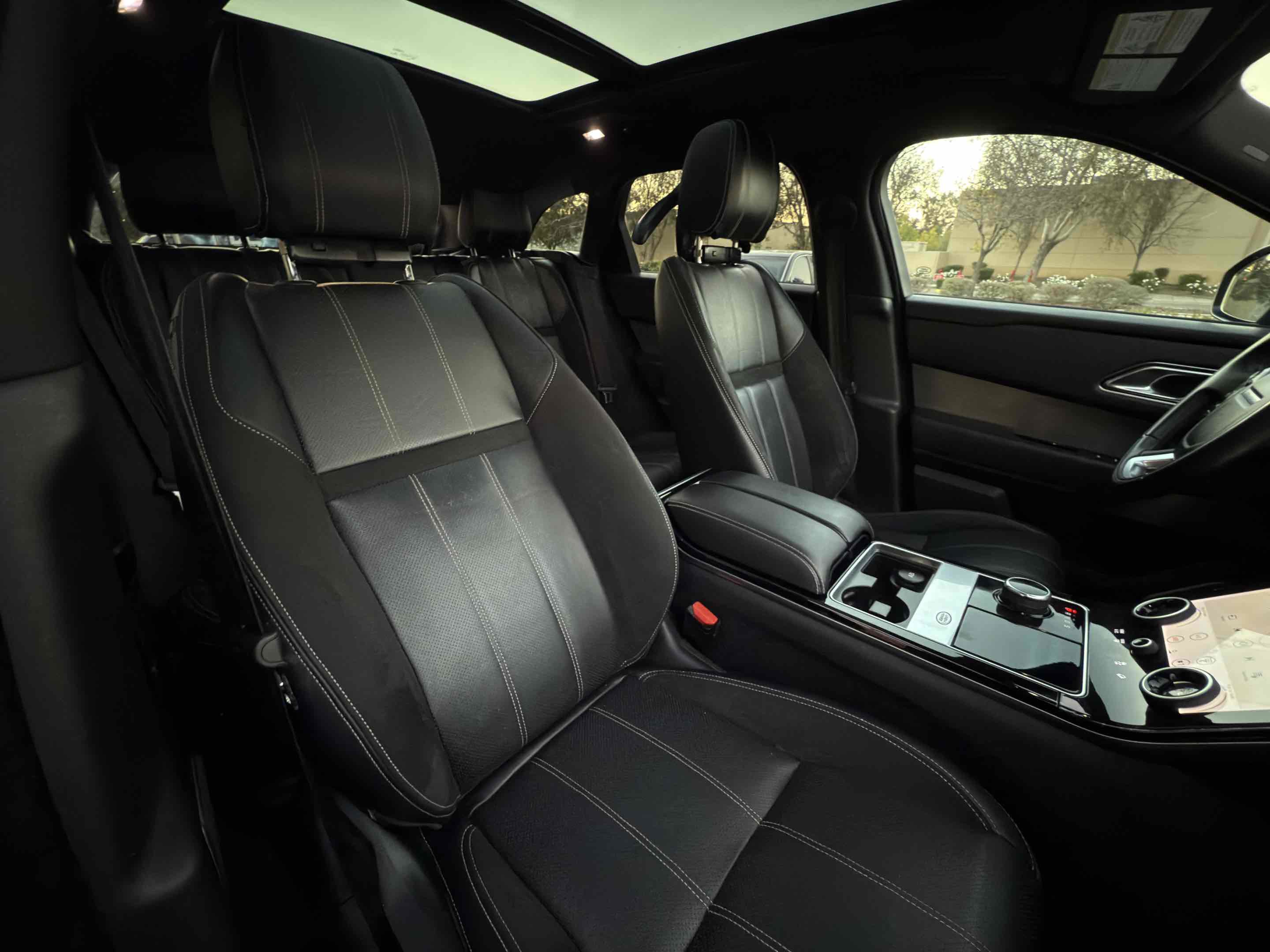 Used 2018 Land Rover Range Rover Velar R-Dynamic SE image 70