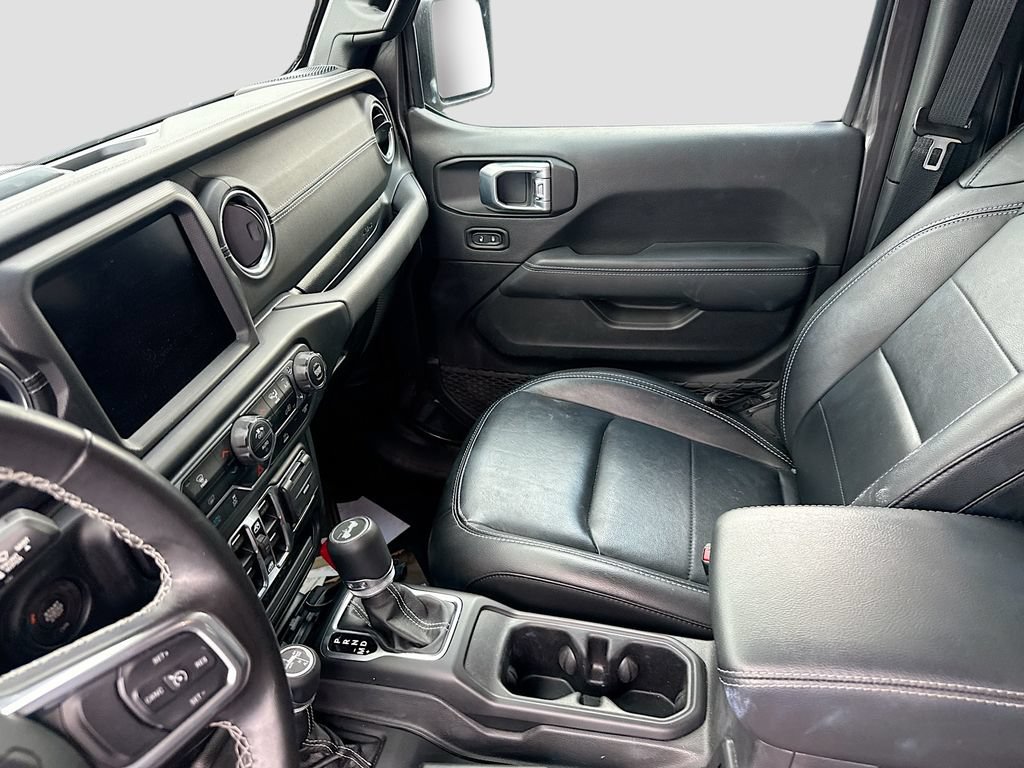 Used 2022 Jeep Wrangler Unlimited Sahara AWD/4WD image 26