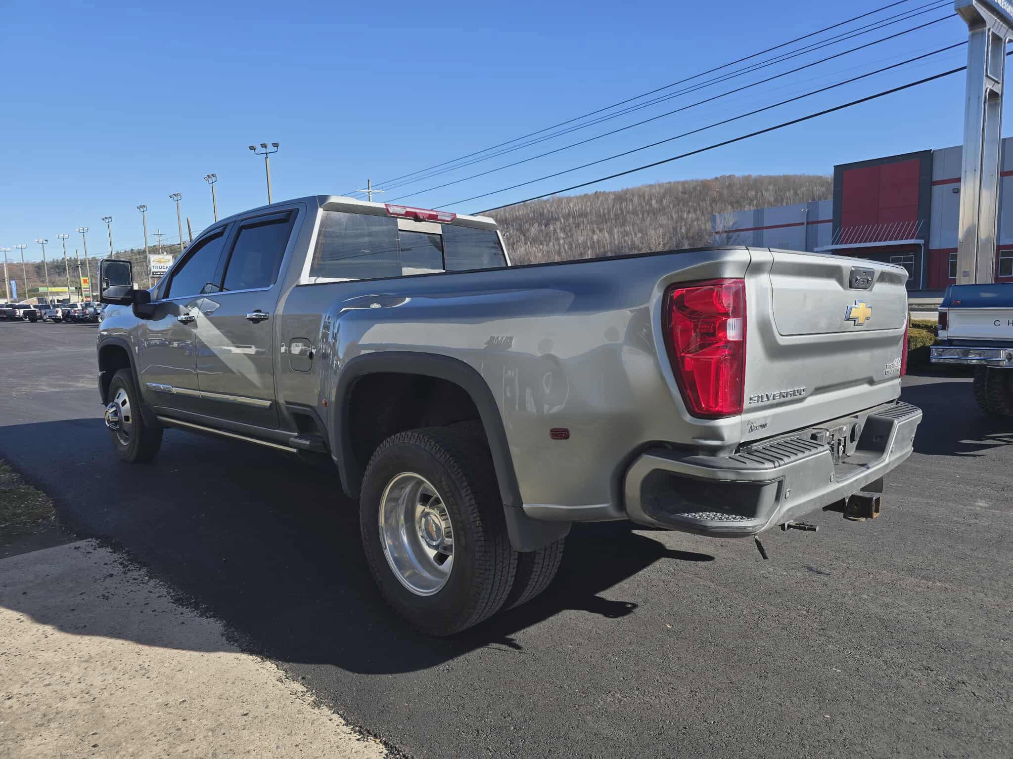 Used 2024 Chevrolet Silverado 3500 High Country w/ High Country Premium Package image 5