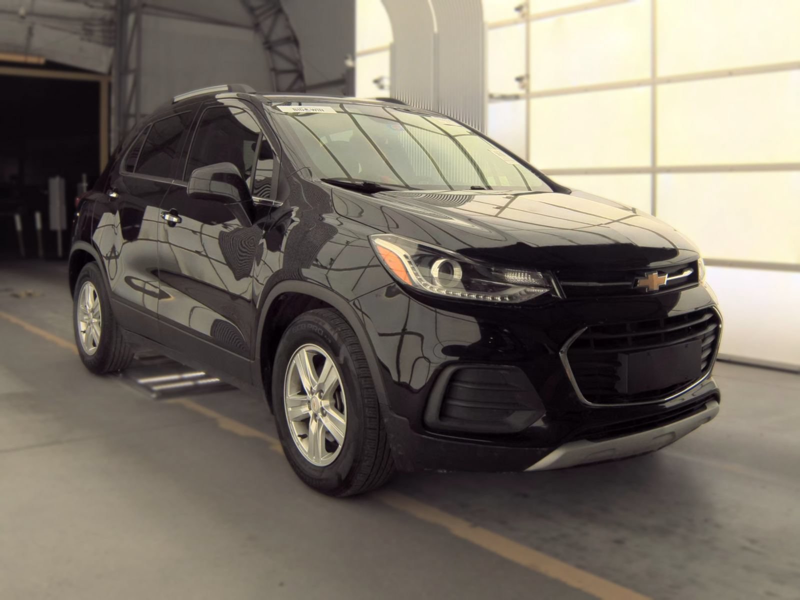Used 2019 Chevrolet Trax LT w/ LT Convenience Package FWD image 2