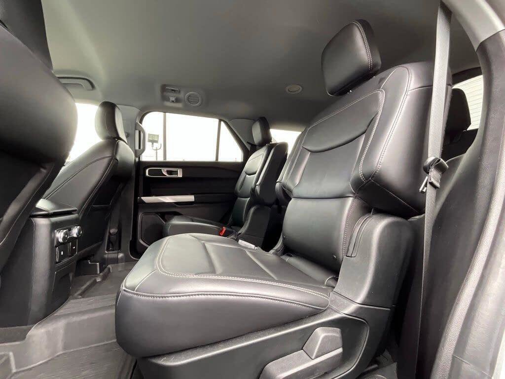 Used 2022 Ford Explorer XLT w/ Equipment Group 202A RWD image 13