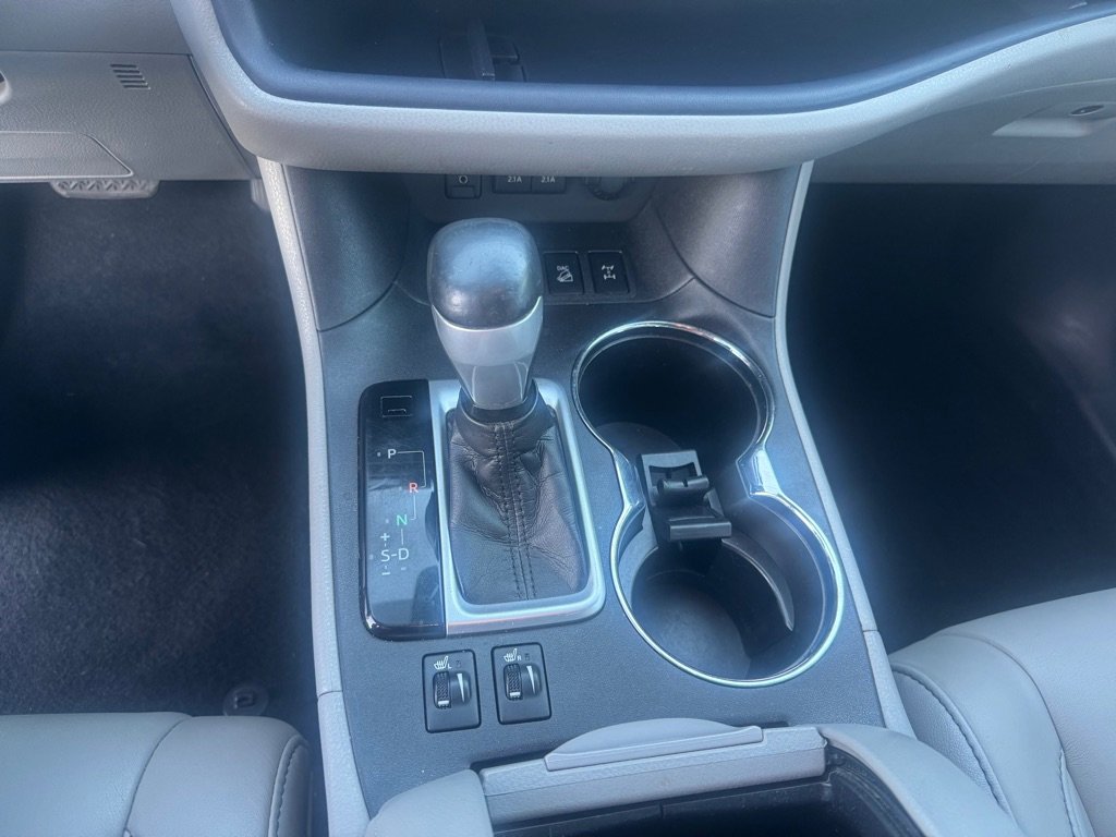 Used 2018 Toyota Highlander SE image 11