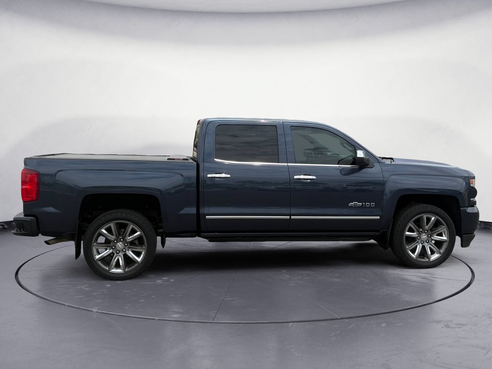 Used 2018 Chevrolet Silverado 1500 LTZ Z71 w/ Centennial Edition AWD/4WD image 6