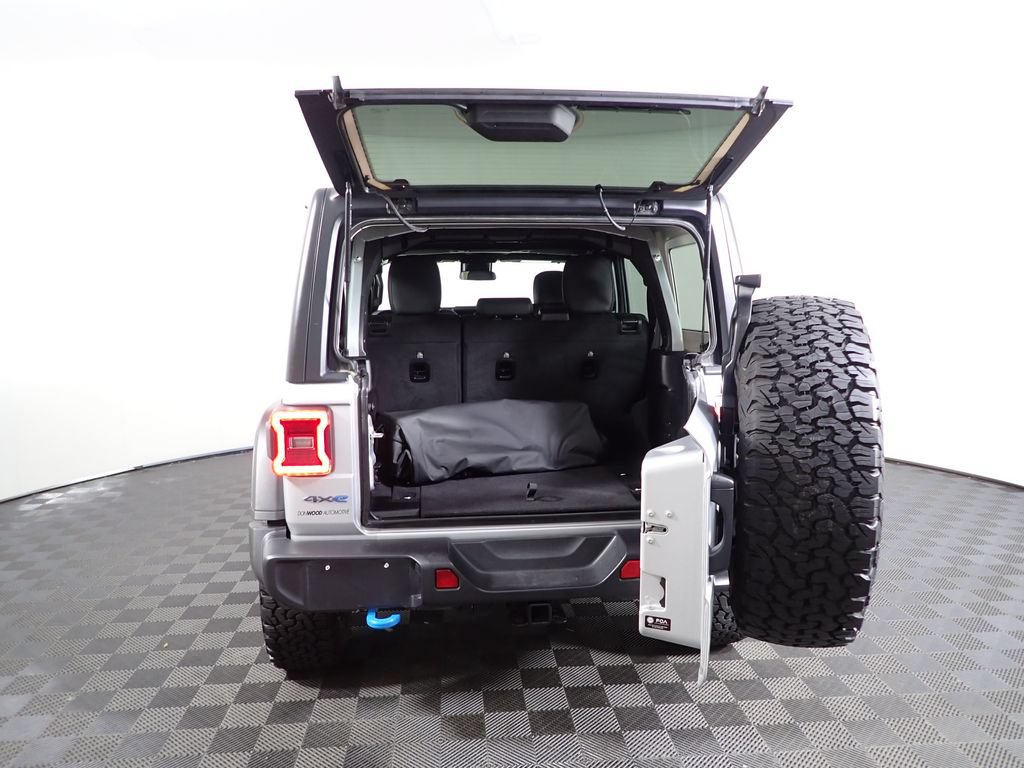 Used 2024 Jeep Wrangler Unlimited Rubicon 4xe w/ Convenience Group AWD/4WD image 13