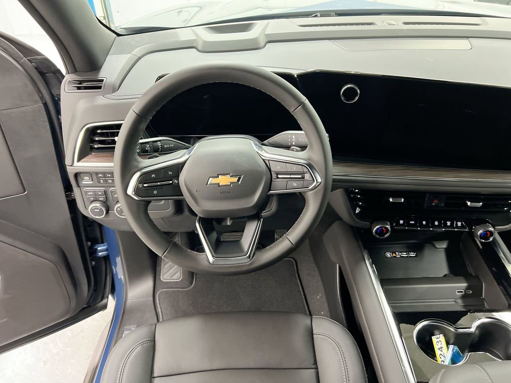 Used 2025 Chevrolet Suburban LT image 20