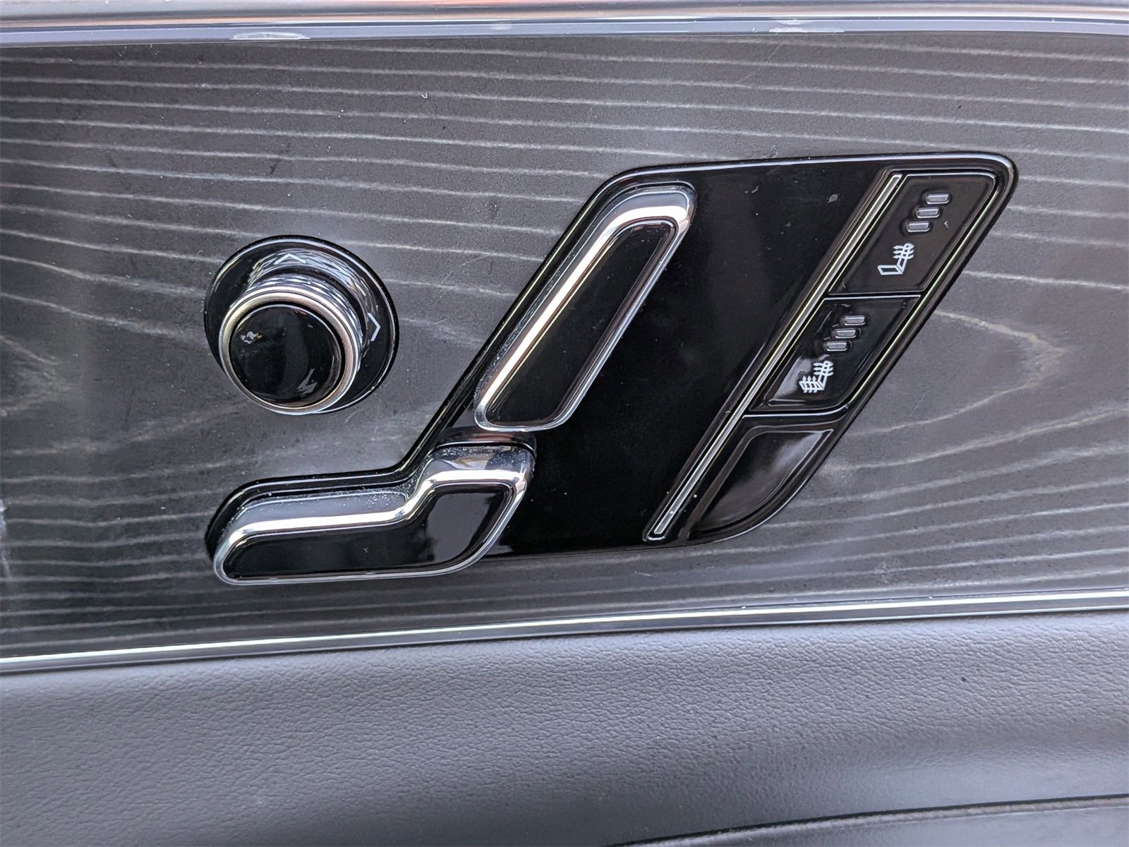 Used 2024 Cadillac Lyriq Sport image 40