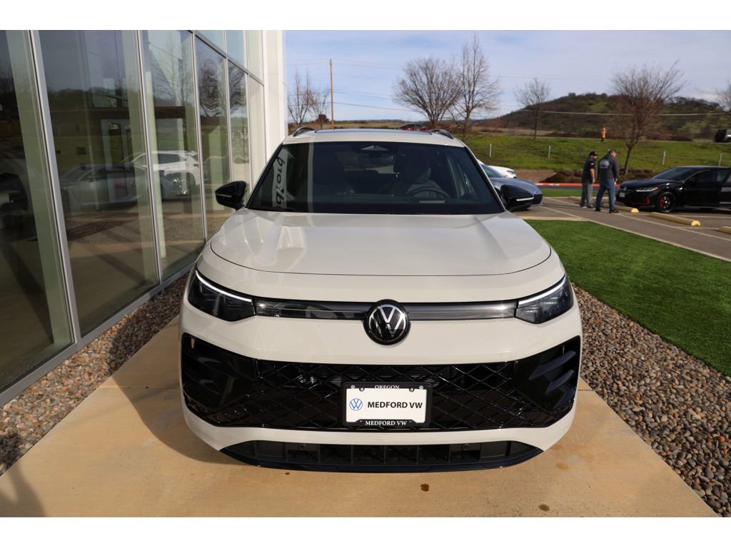 New 2026 Volkswagen Tiguan SE R-Line image 2