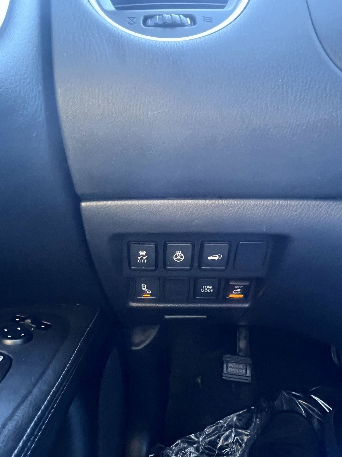 Used 2018 Nissan Pathfinder SL FWD image 18