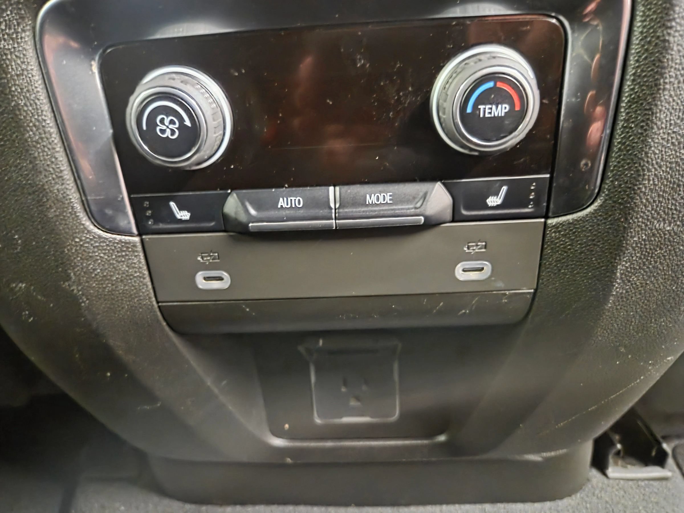 Used 2023 Chevrolet Suburban Premier RWD image 36