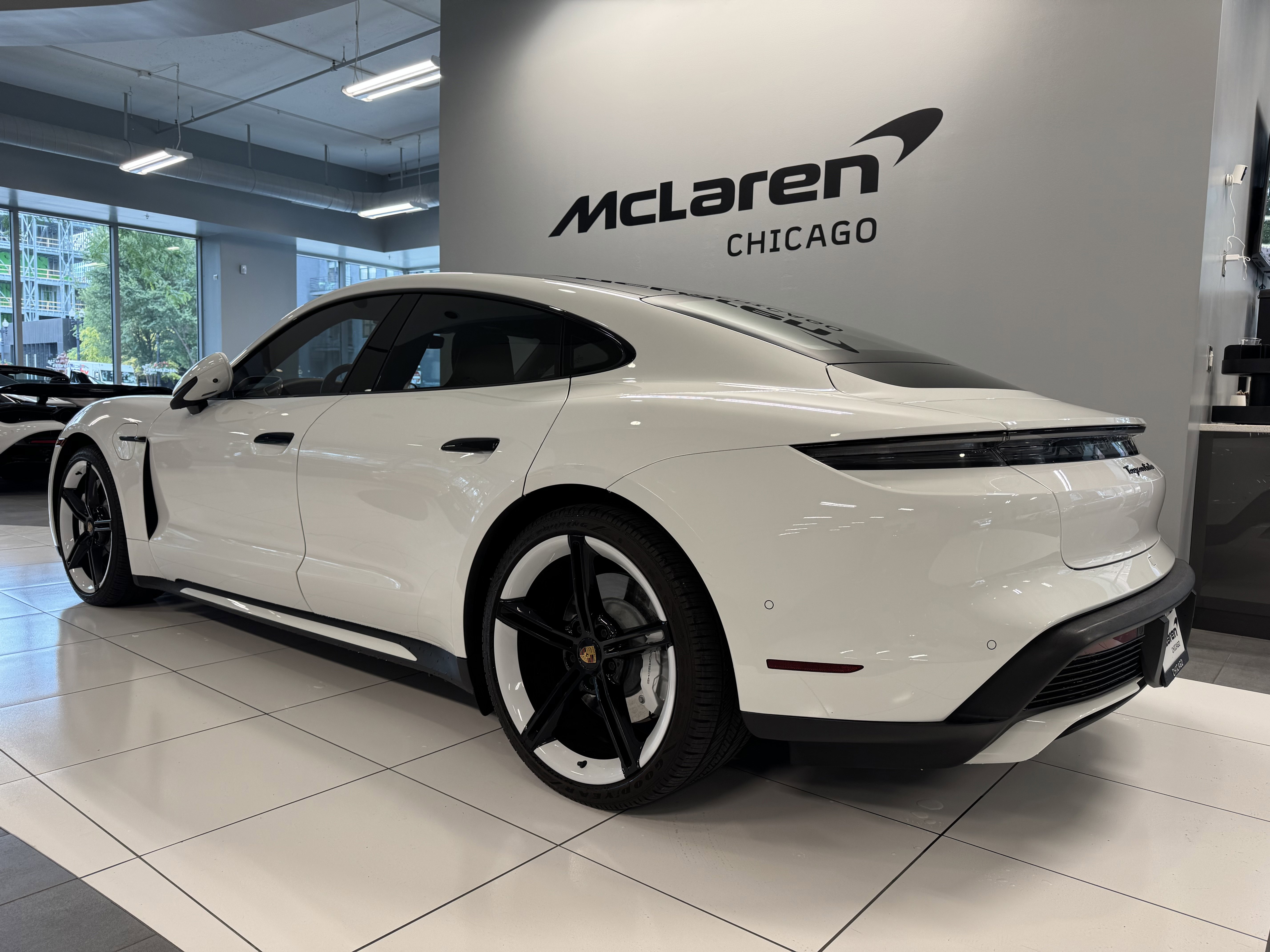 Used 2022 Porsche Taycan image 4