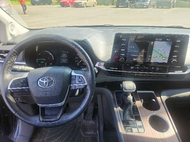 Used 2021 Toyota Sienna XLE w/ XLE Plus Package FWD image 16