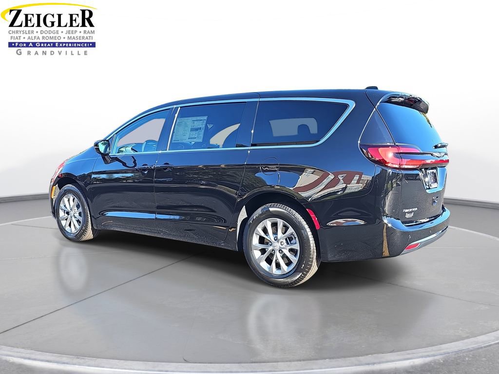 New 2026 Chrysler Pacifica Select image 7