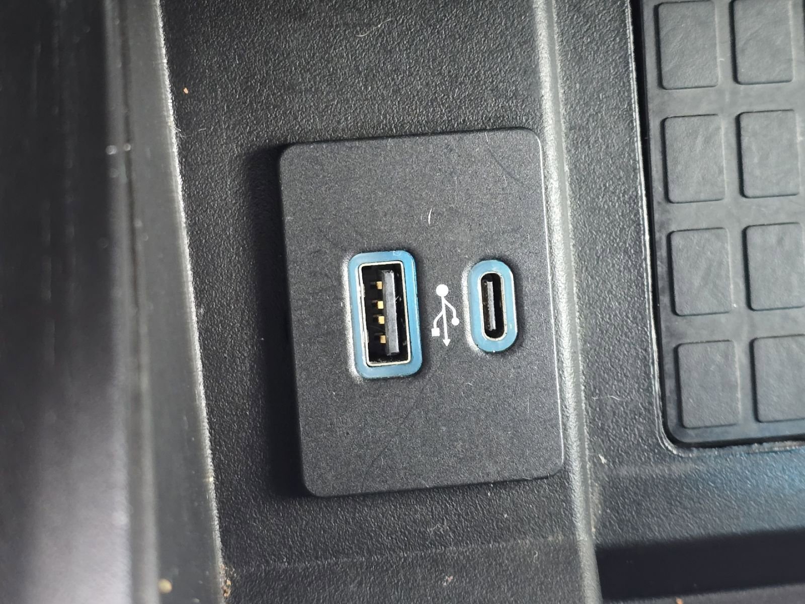 Used 2021 Ford Expedition XLT w/ Equipment Group 202A image 8