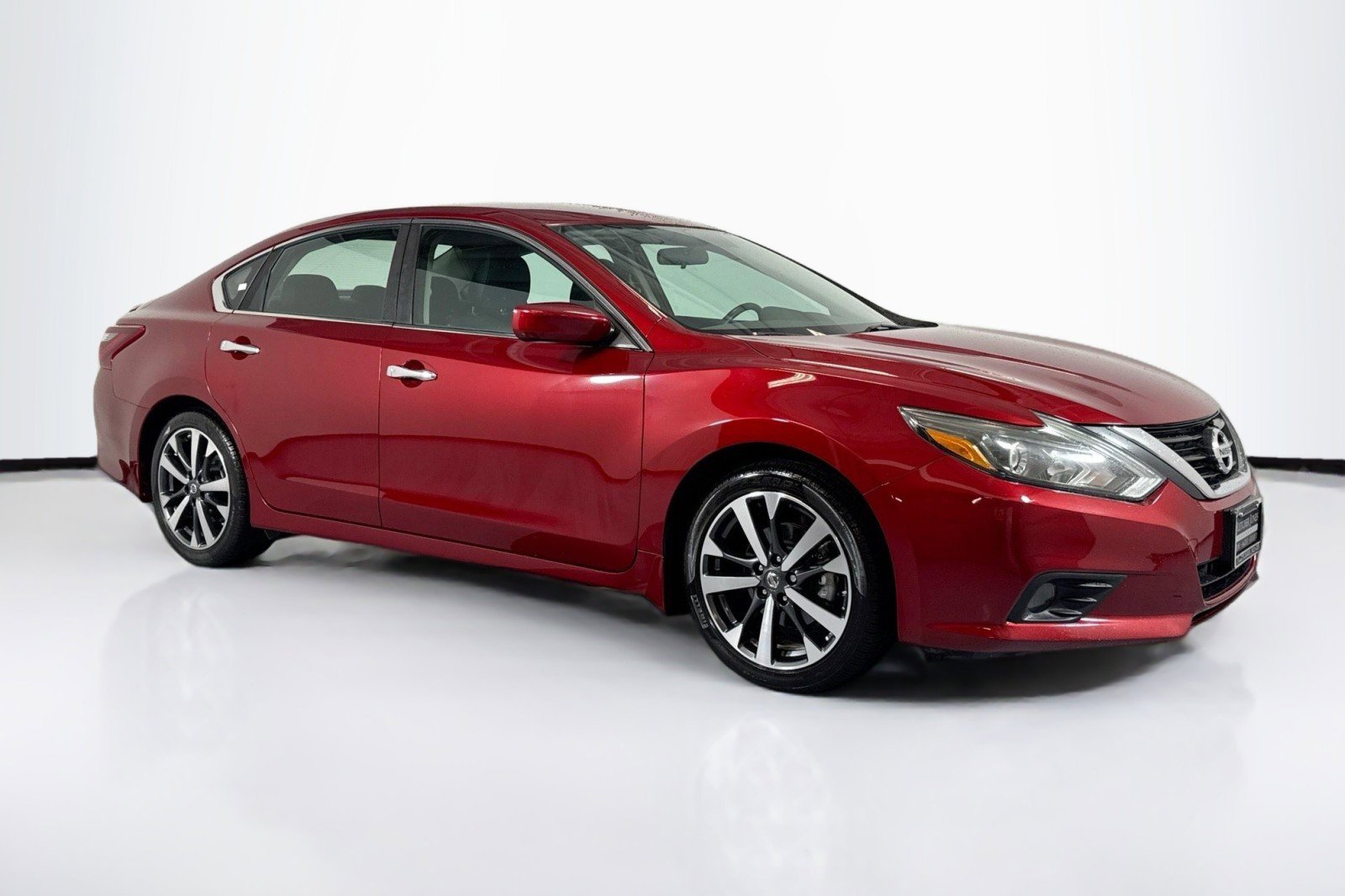 Used 2017 Nissan Altima 2.5 SR FWD image 3