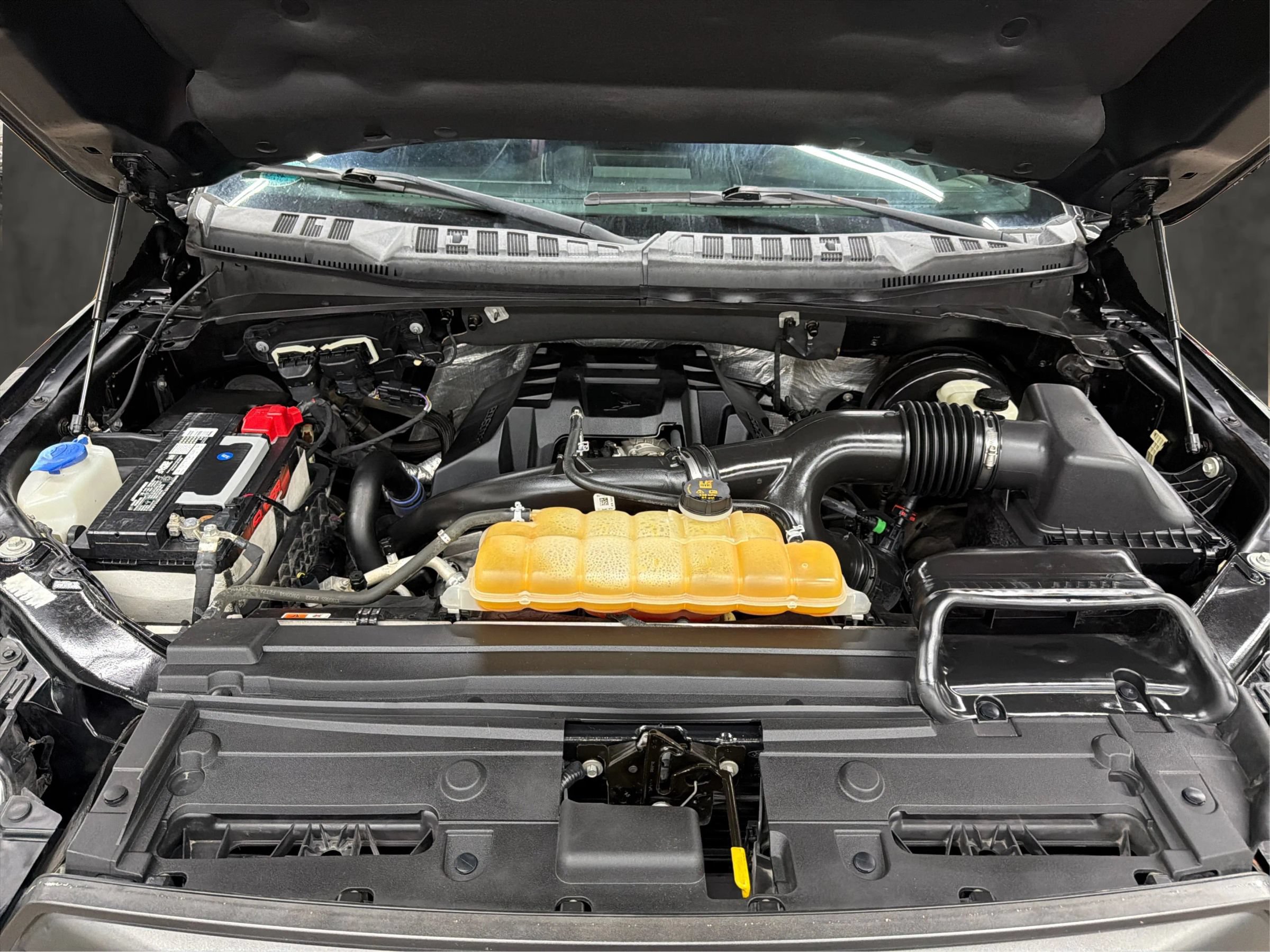 Used 2015 Ford F150 Lariat RWD image 9