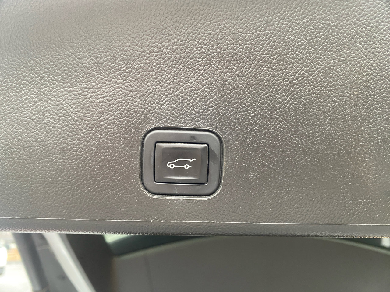 Used 2016 Cadillac SRX Luxury image 10