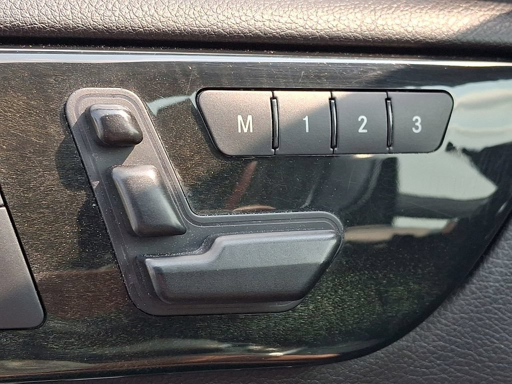 Used 2015 Mercedes-Benz GL 550 4MATIC image 30