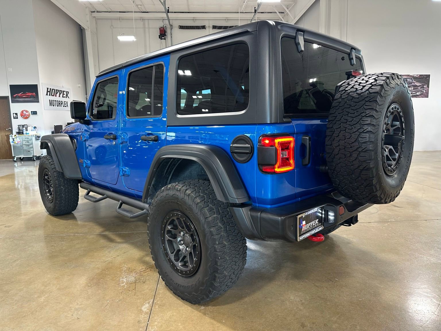 Used 2021 Jeep Wrangler Unlimited Rubicon w/ Xtreme Recon 35" Tire Package AWD/4WD image 6