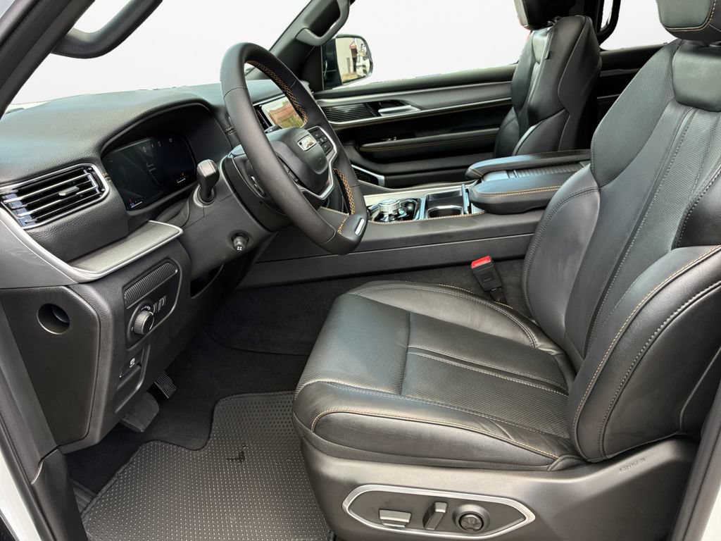New 2026 Jeep Grand Wagoneer 4WD image 19