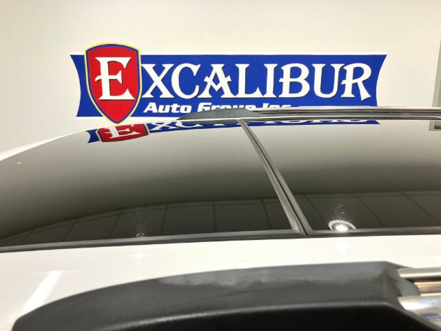 Used 2017 Jeep Grand Cherokee Overland w/ Jeep Active Safety Group image 12