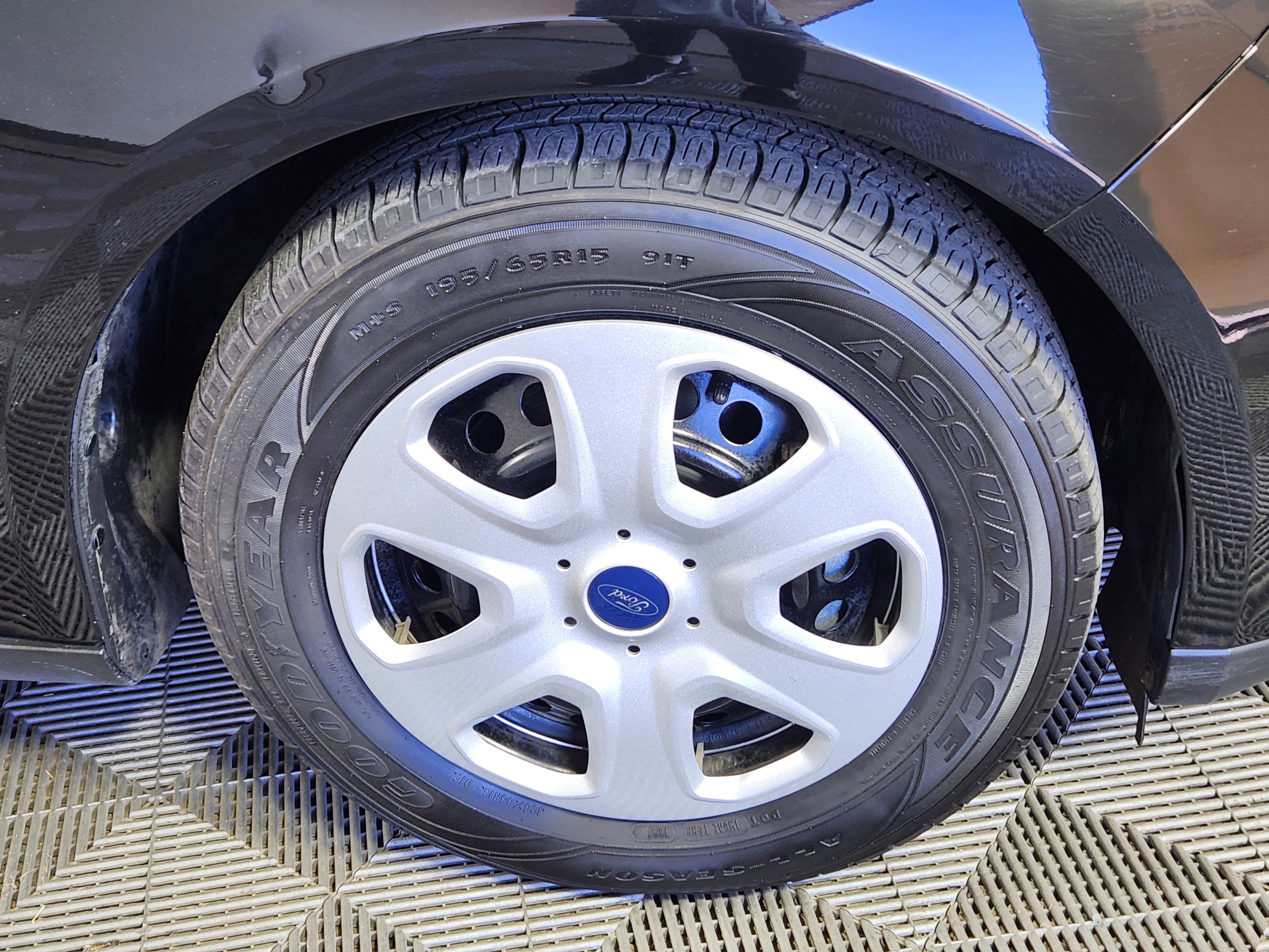 Certified 2017 Ford Focus S image 9