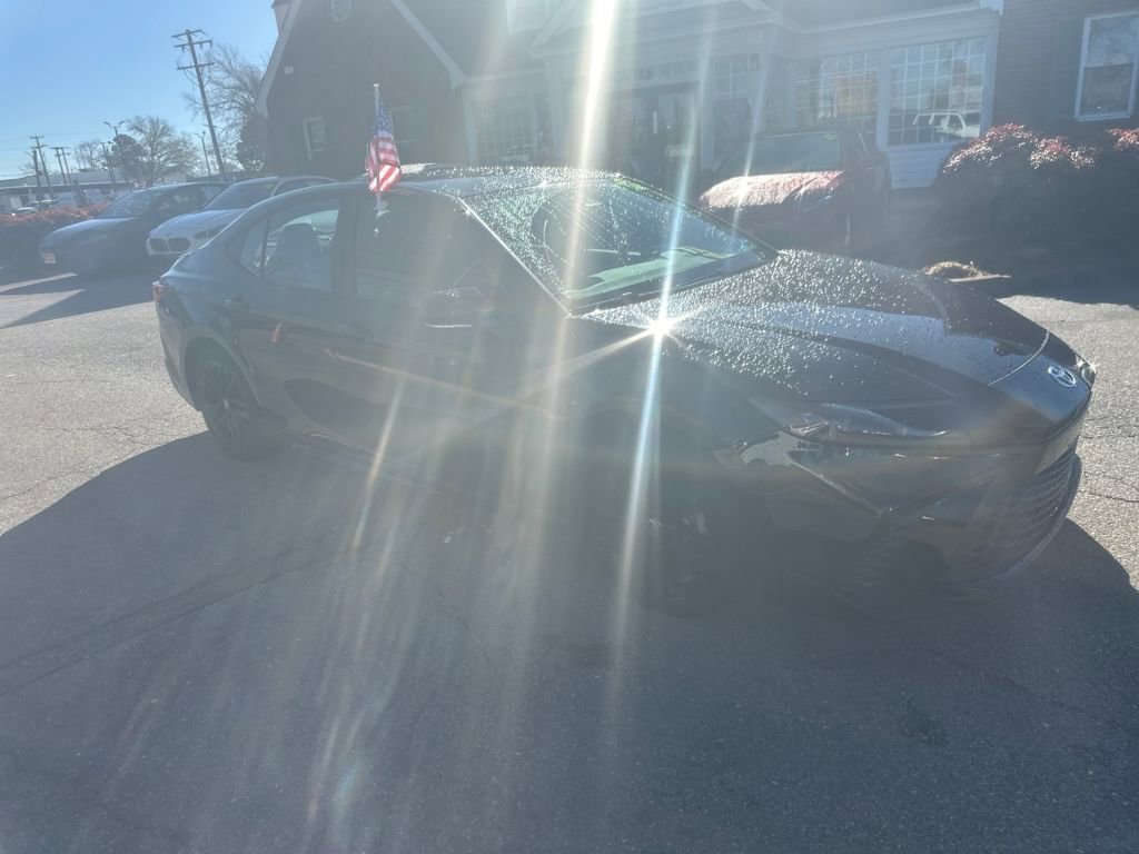 Used 2025 Toyota Camry SE image 28