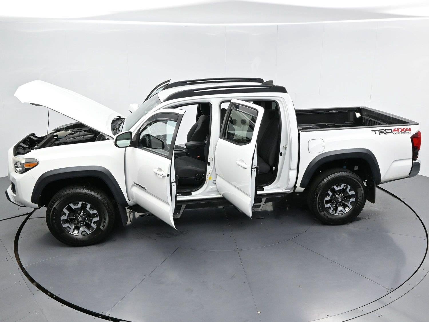 Used 2018 Toyota Tacoma TRD Off-Road AWD/4WD image 39